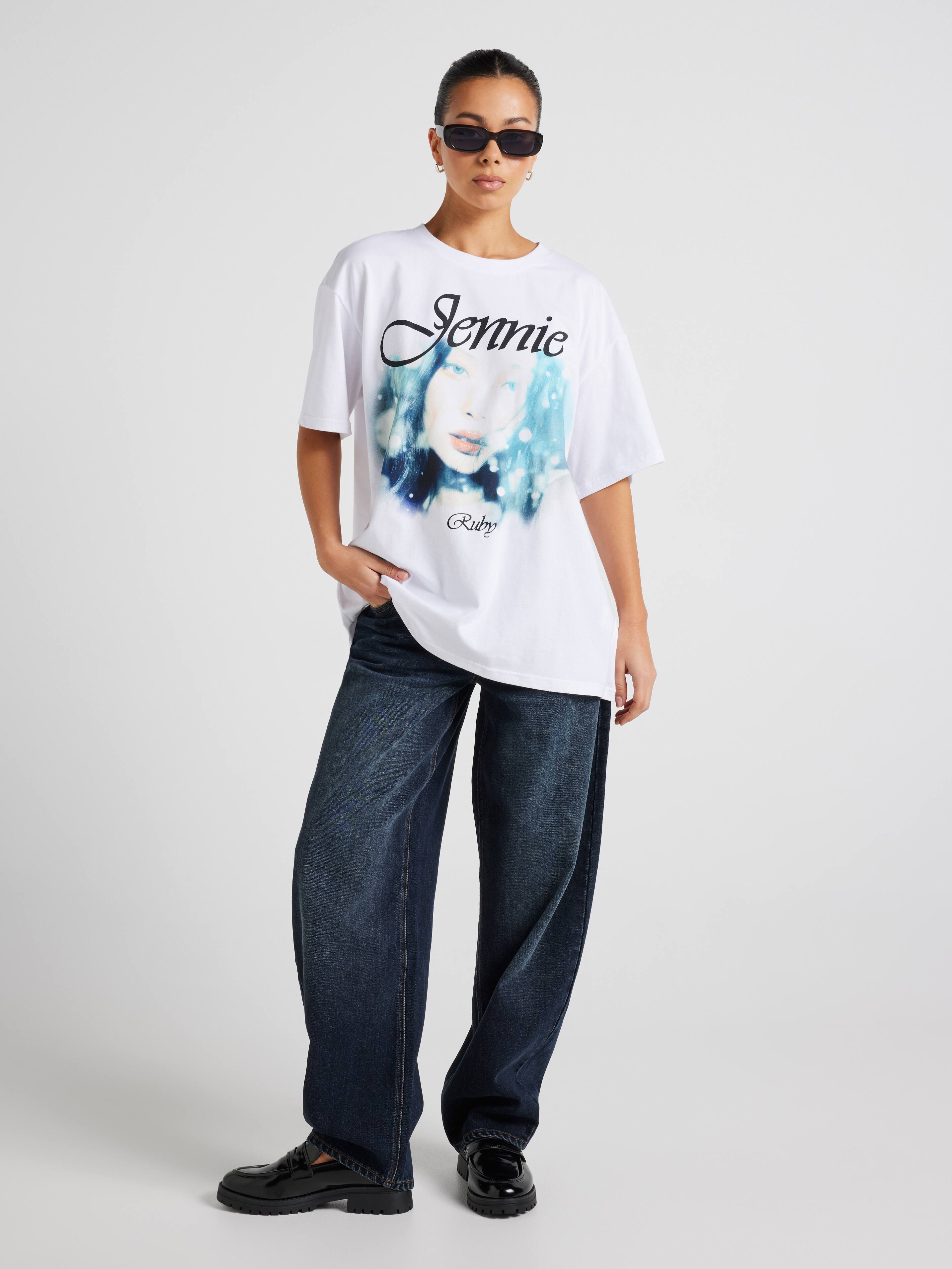 Music Jennie Photo Oversized Tee