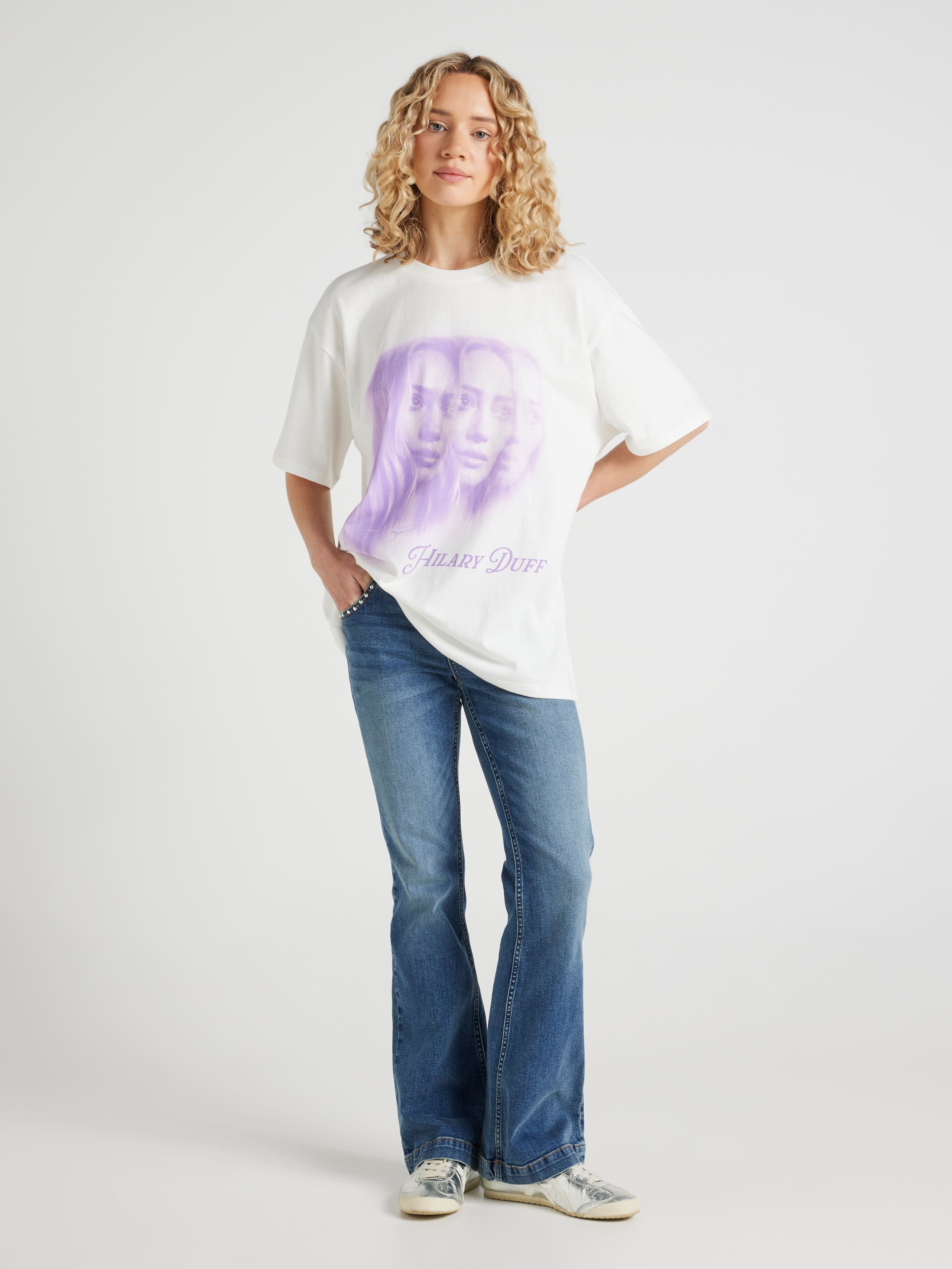 Music Hilary Duff Faces Oversized Tee