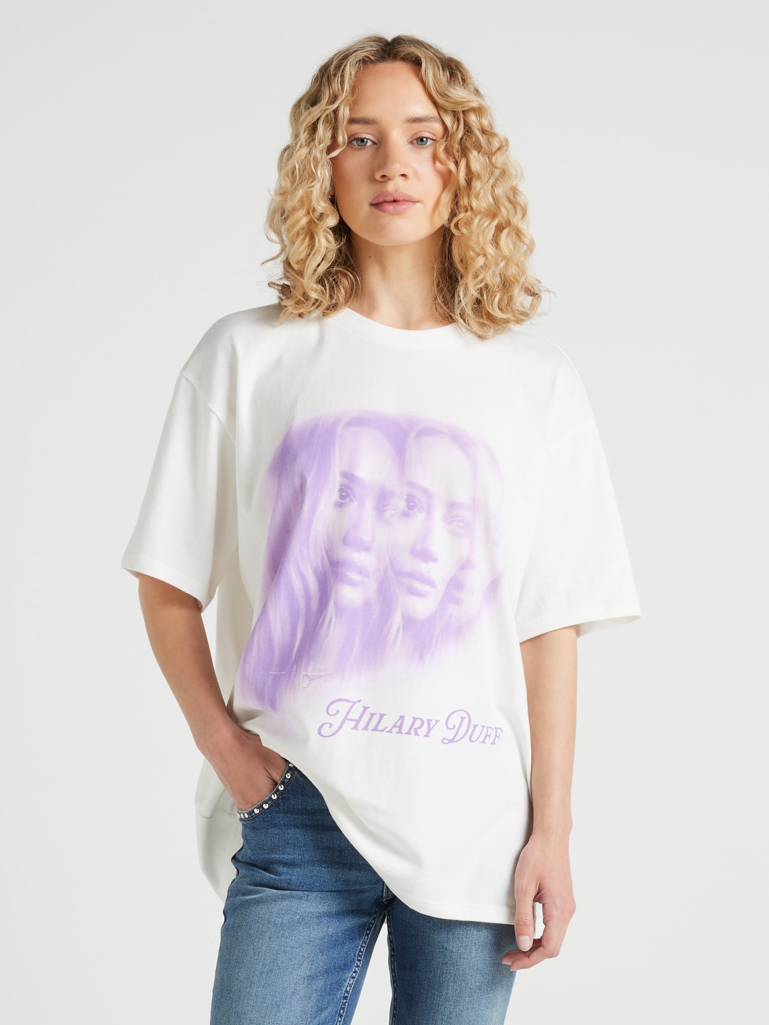 Music Hilary Duff Faces Oversized Tee