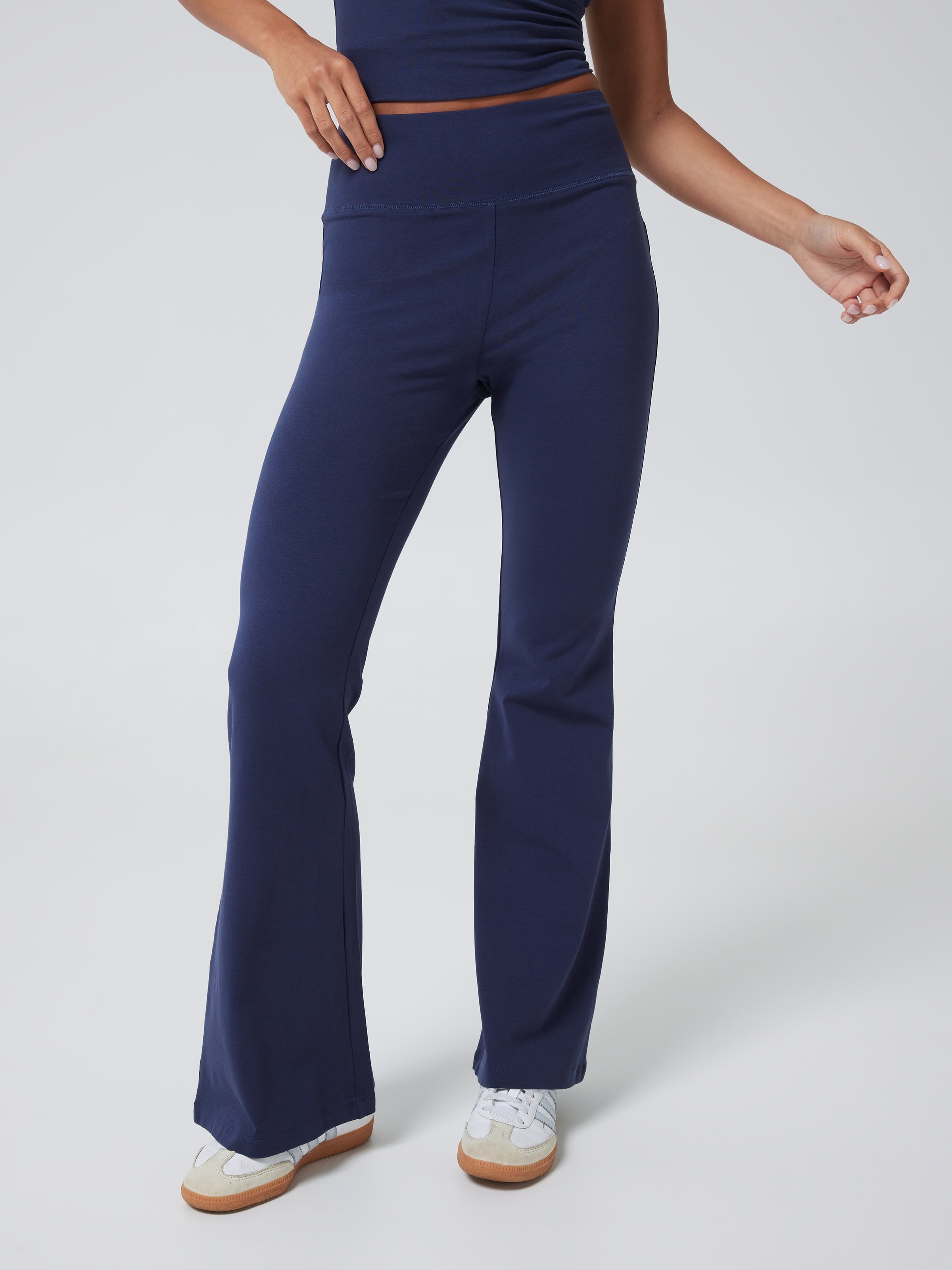 The Kickflare Legging