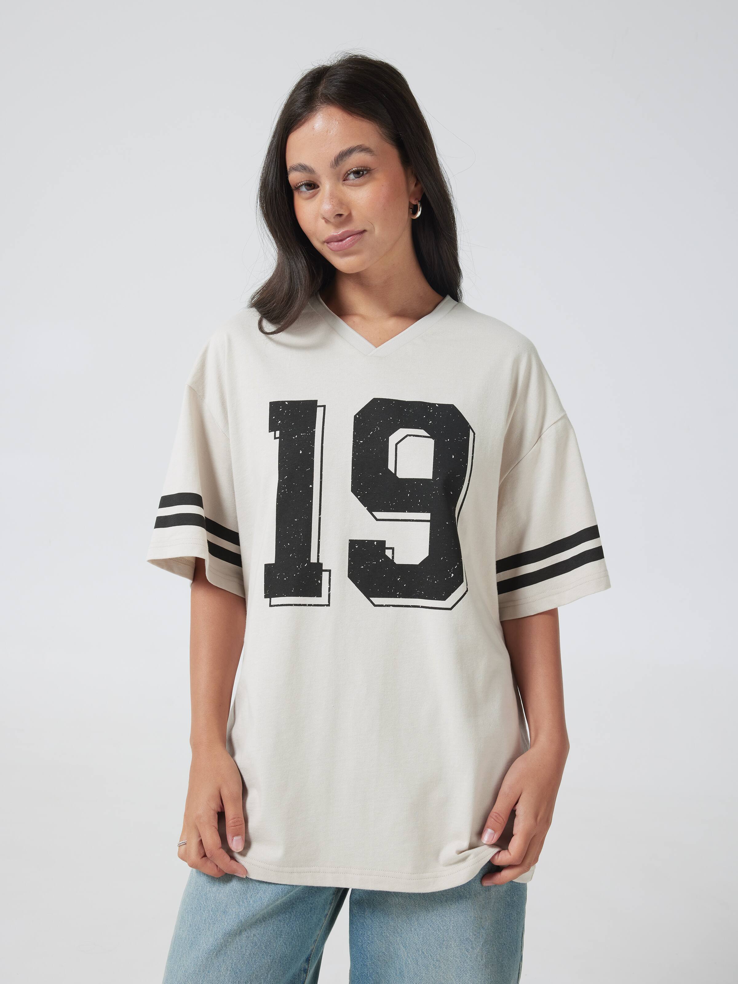 19 V Neck Oversized Tee