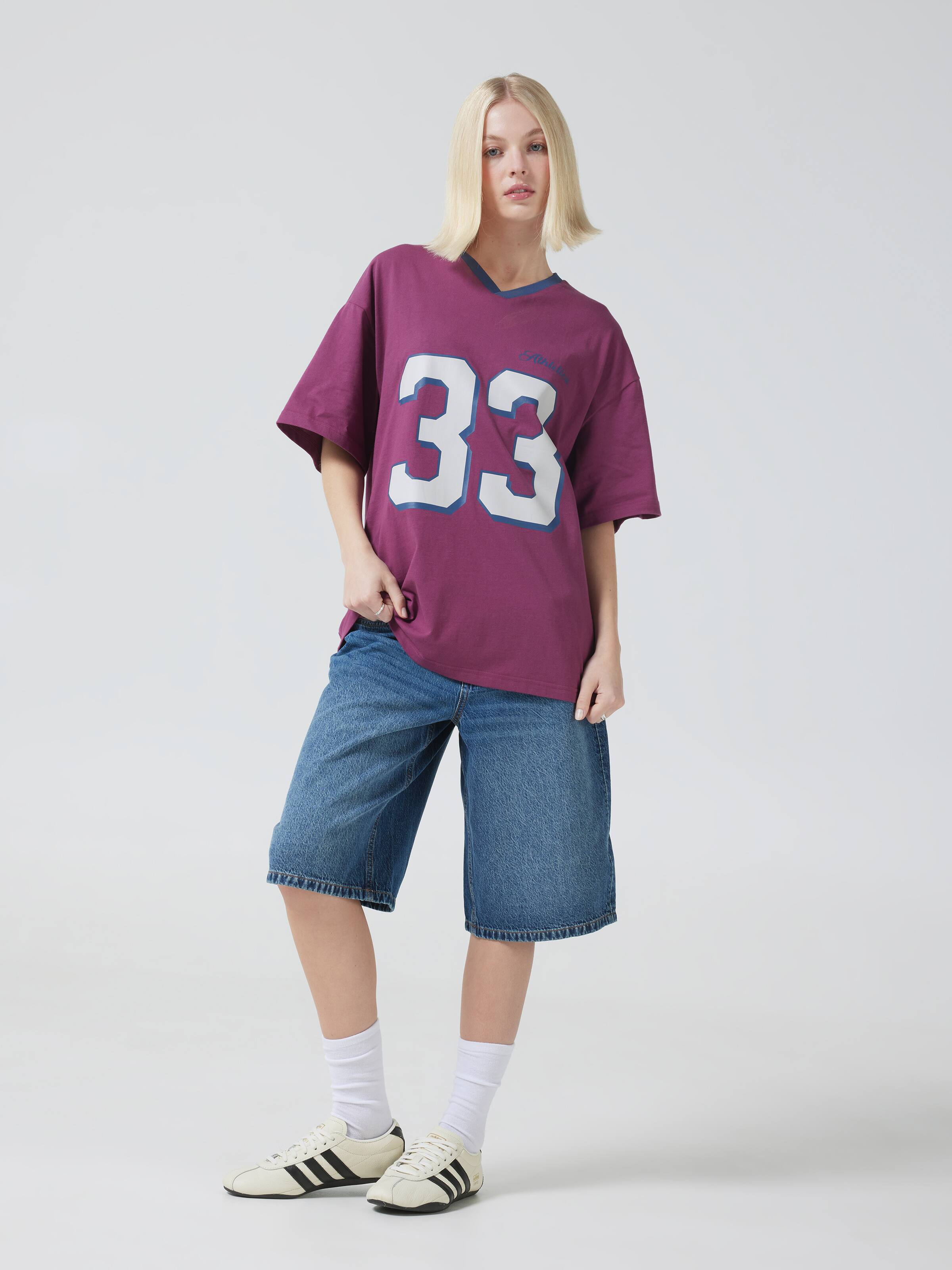 33 V Neck Oversized Tee
