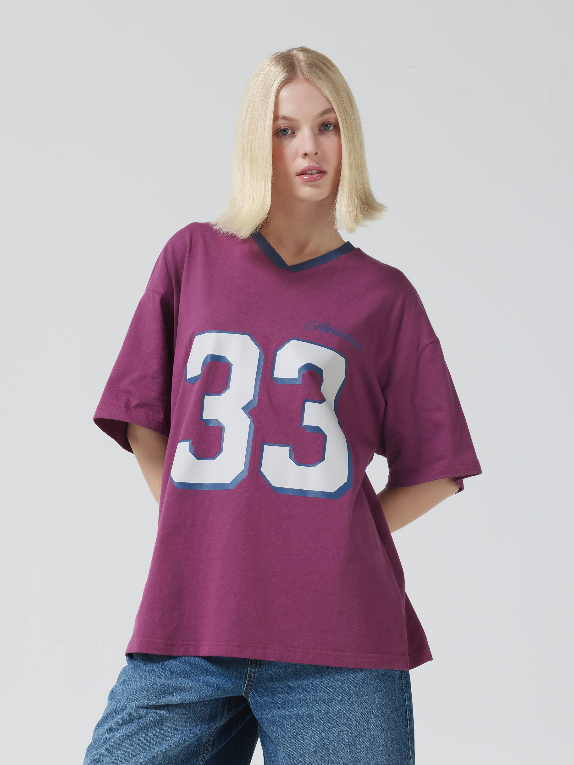 33 V Neck Oversized Tee
