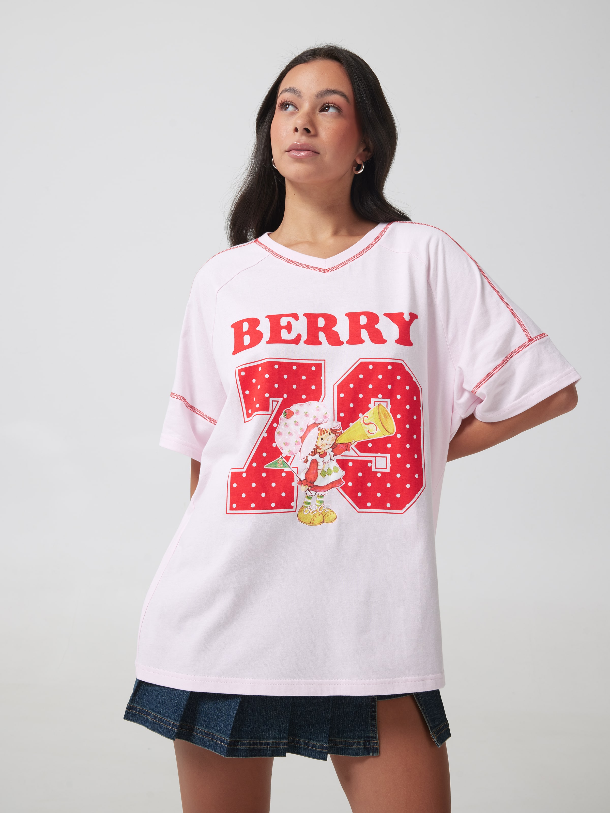 Strawberry Shortcake Berry 80 V Neck Oversized Tee