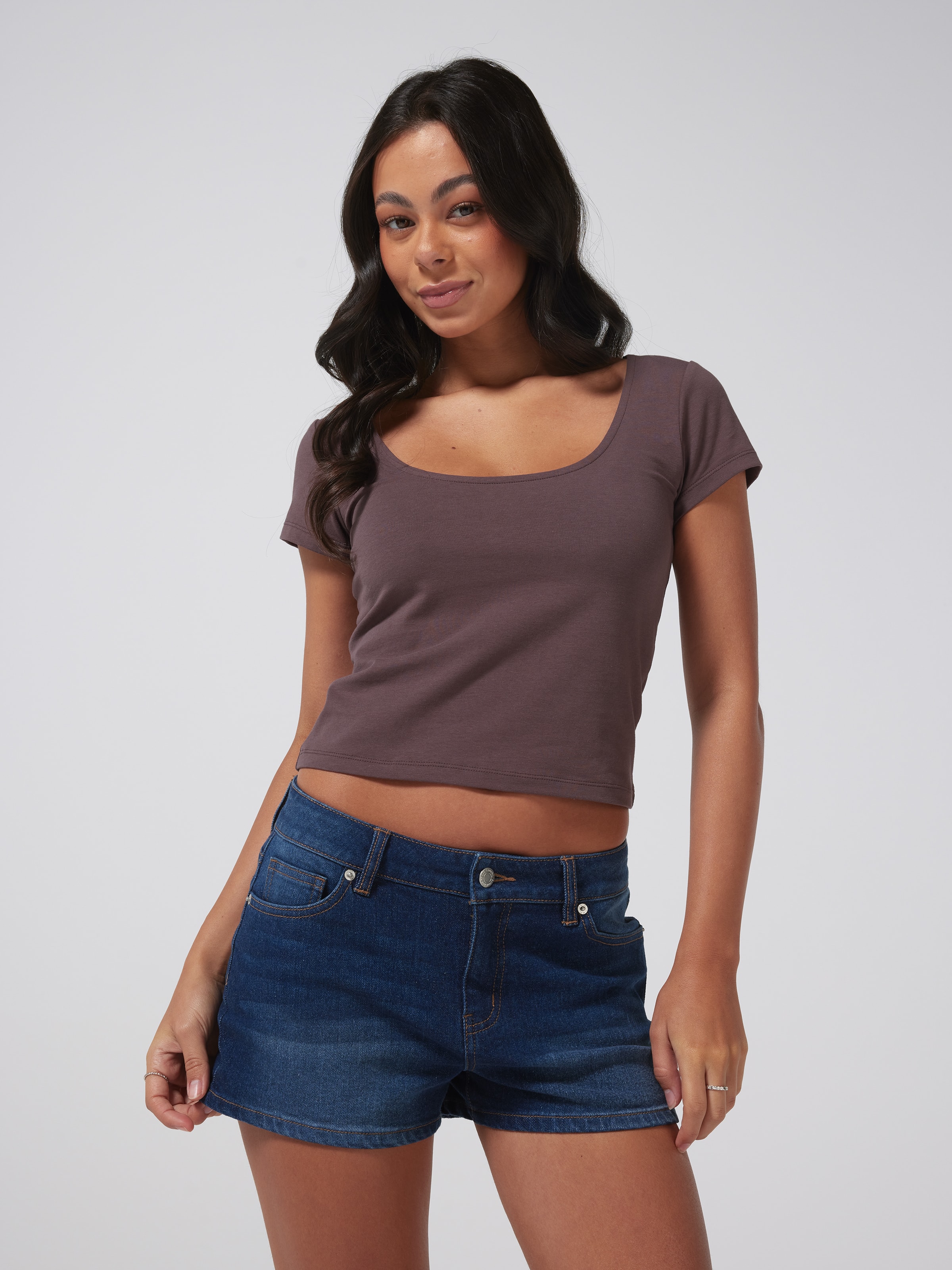 Daisy Stretch Mid Rise Short