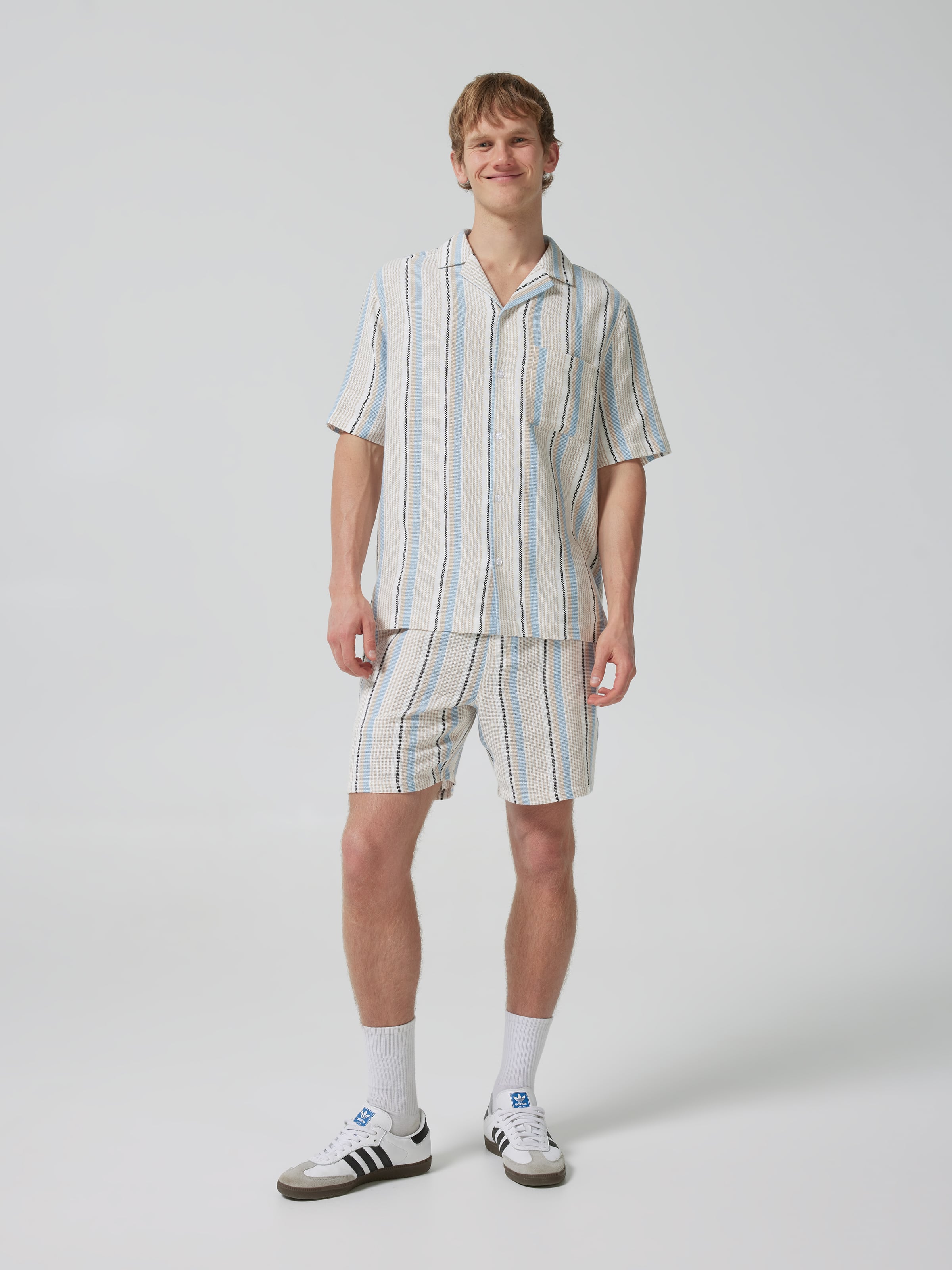 Trio Vstripe Byron Suit Shirt