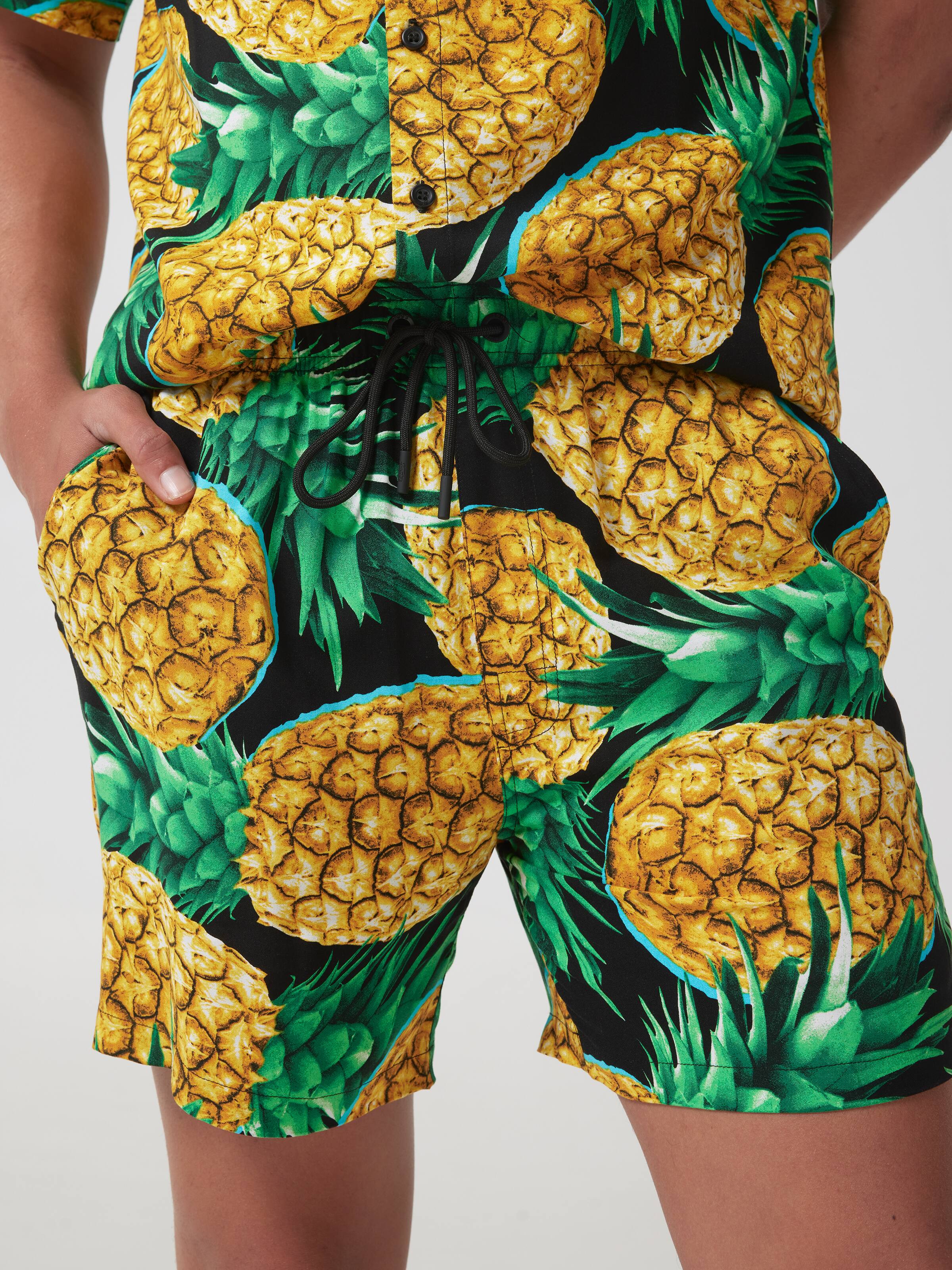 Resort Short - Pineapple